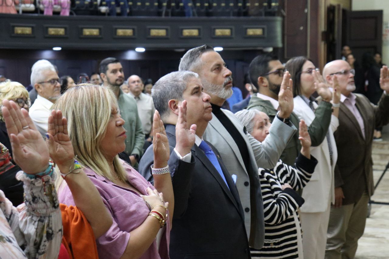 photo_4918454878339181934_y