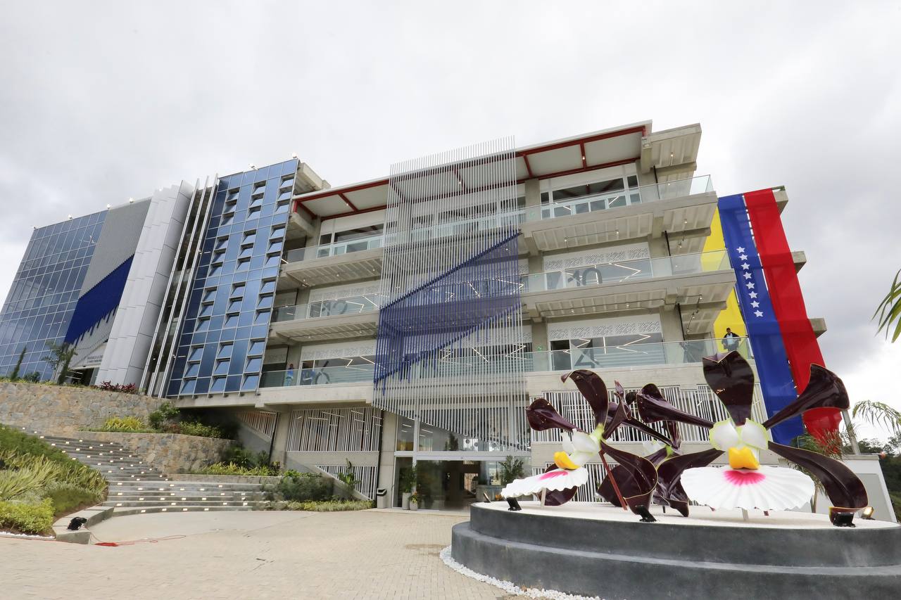 Universidad de las Ciencias Dr. Humberto Fernández Morán