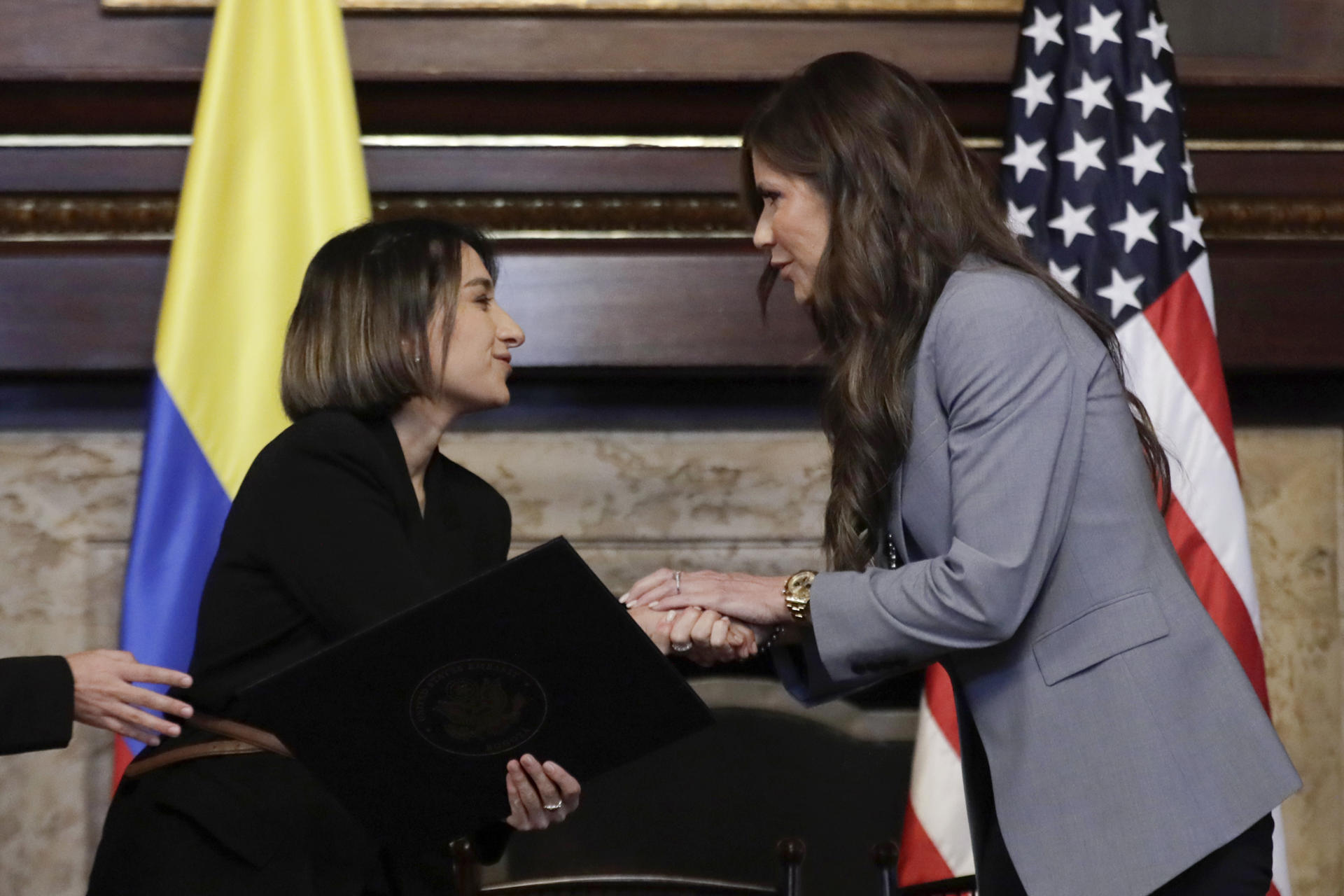 Colombia y EE.UU. firman carta de intenciones para fortalecer la información migratoria