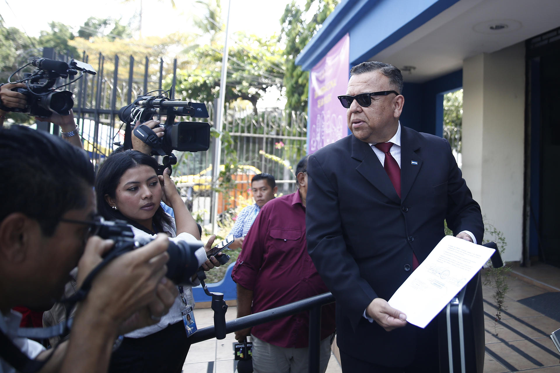 Piden a la procuradora de DDHH verificar estado de venezolanos encarcelados en El Salvador