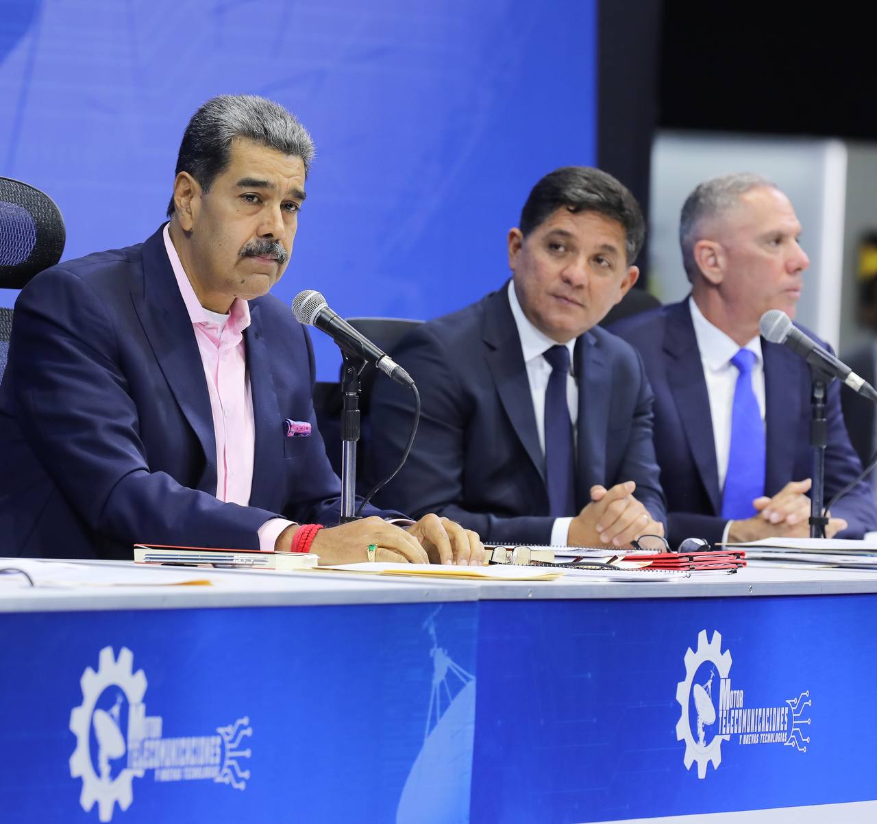 Nicolás Maduro decreta la emergencia económica