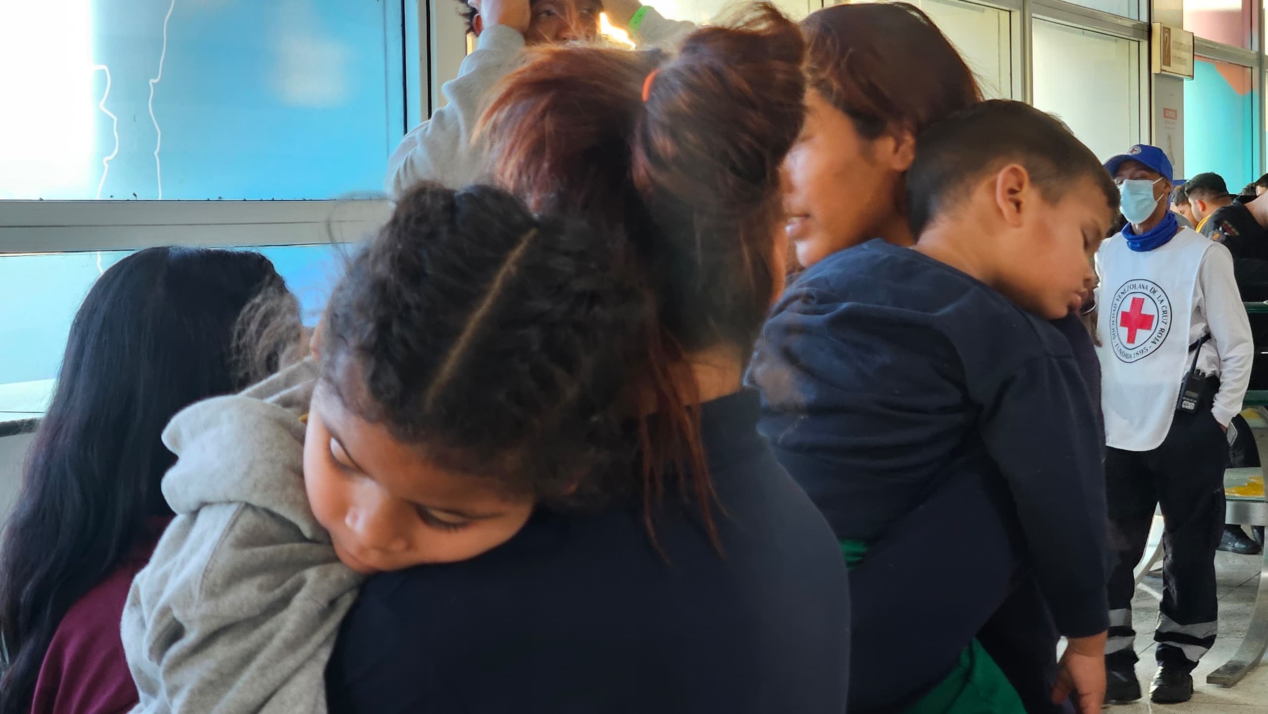 Nuevo-vuelo-de-Vuelta-a-la-Patria-arriba-con-90-connacionales-desde-EEUU-1