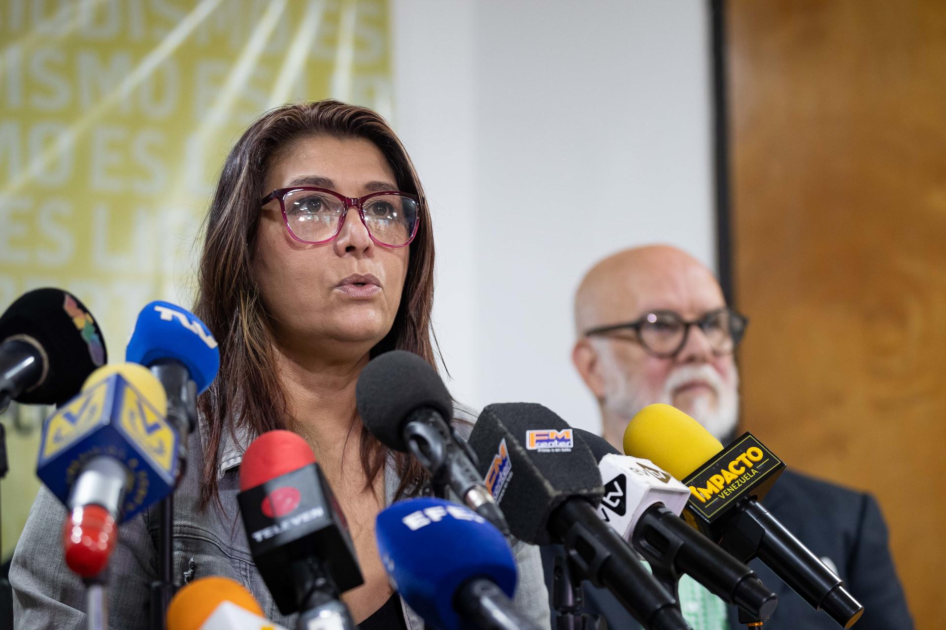 Periodistas venezolanos piden garantizar su acceso a centros electorales en las presidenciales