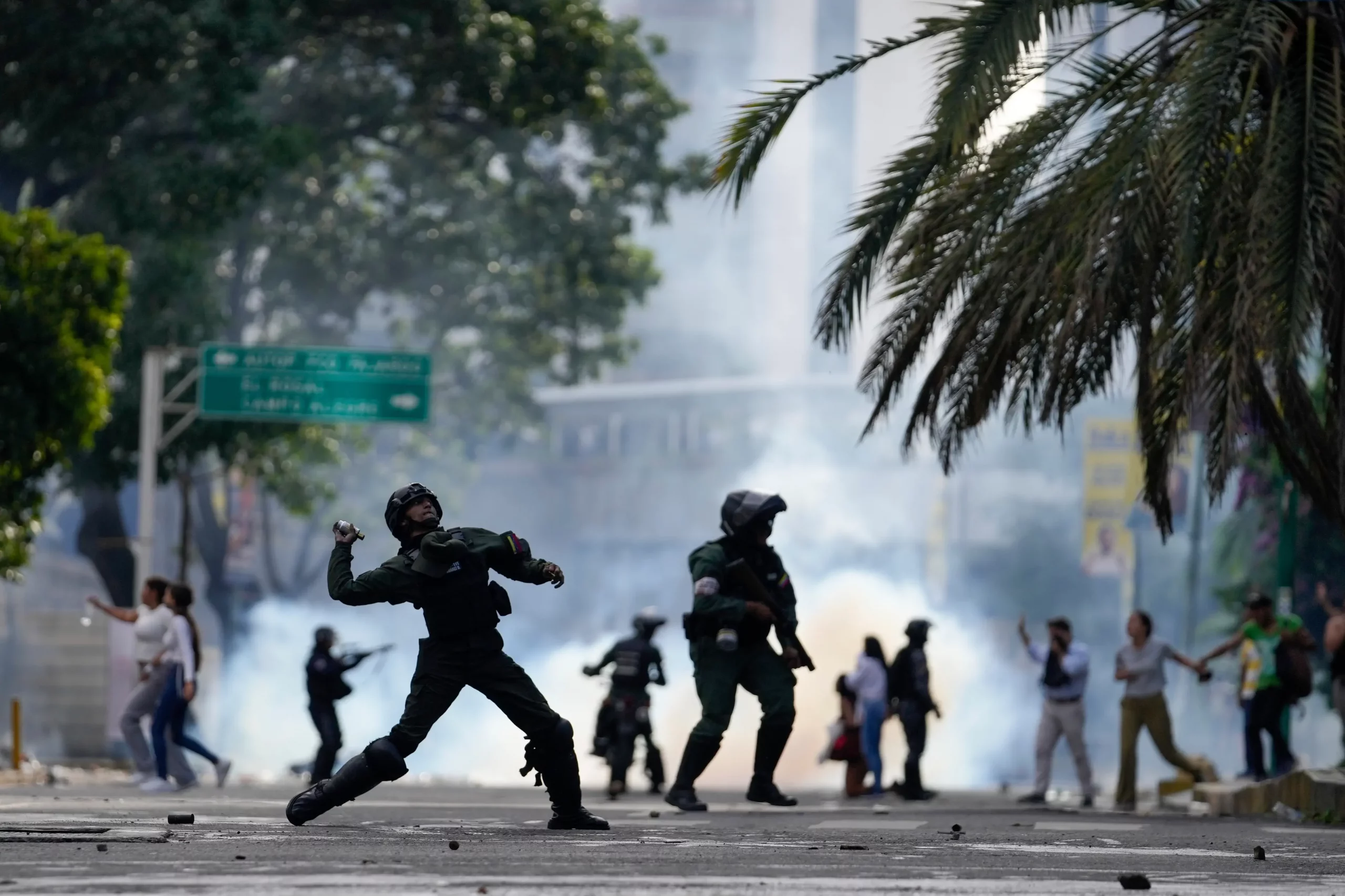 202409ame_dil_venezuela_police_protest