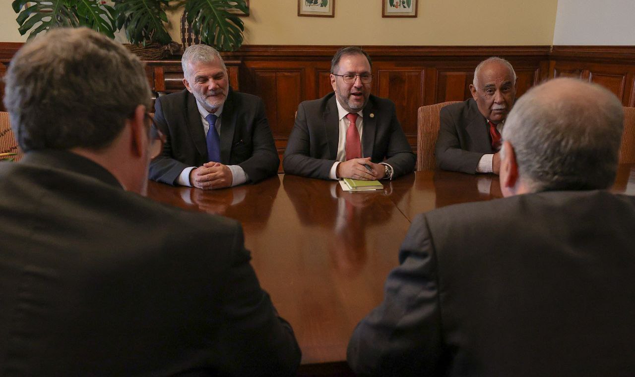 Yvan Gil con Mauro Vieira