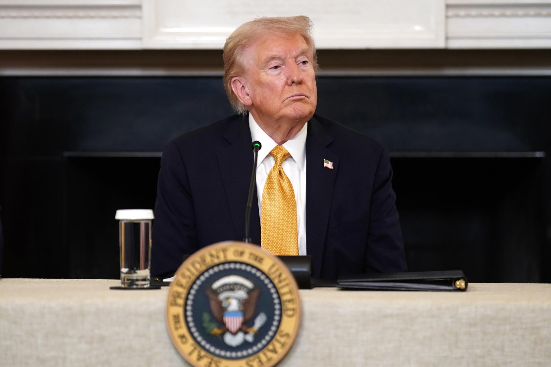 Government meeting at the White House in Washington