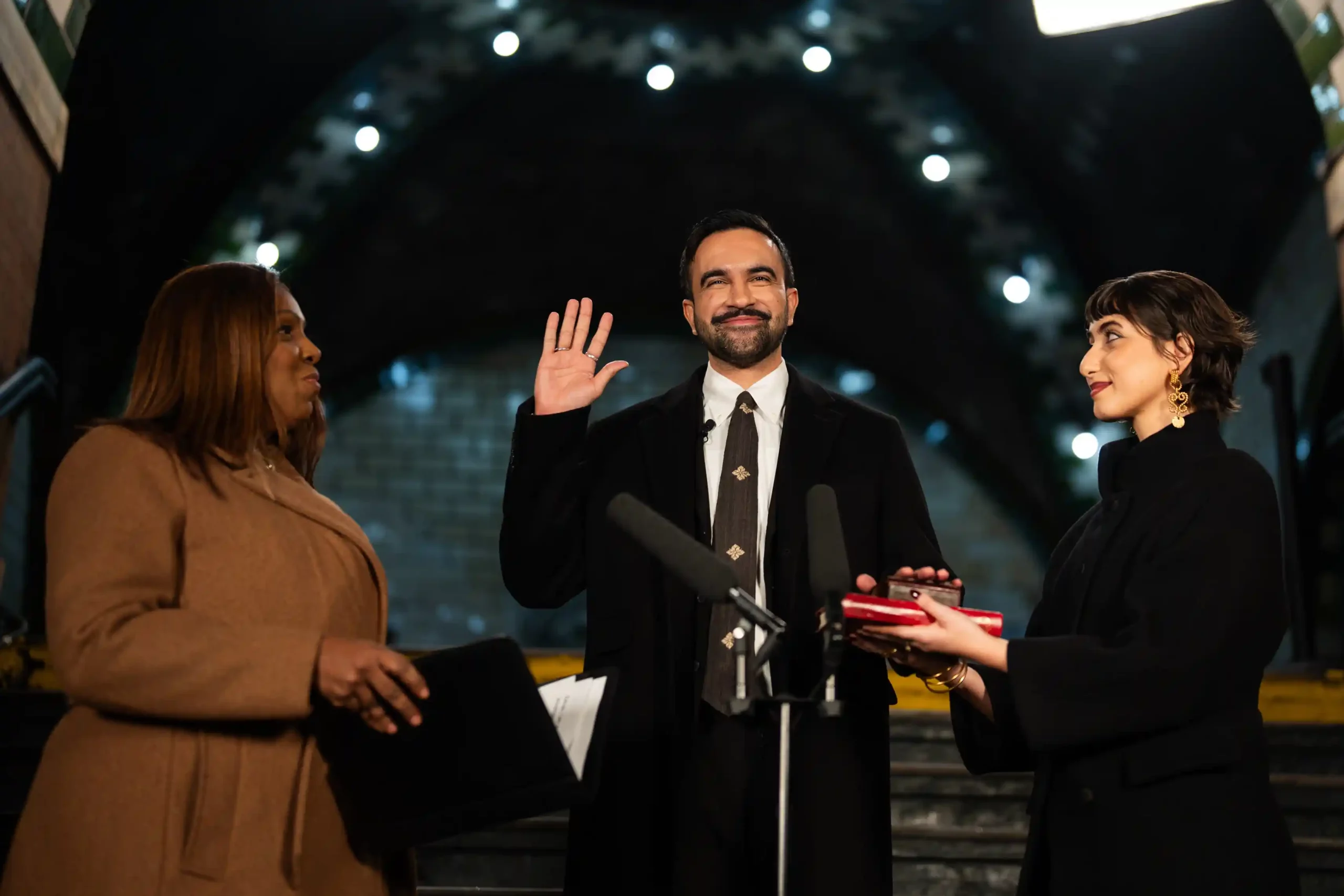 Mamdani toma posesión