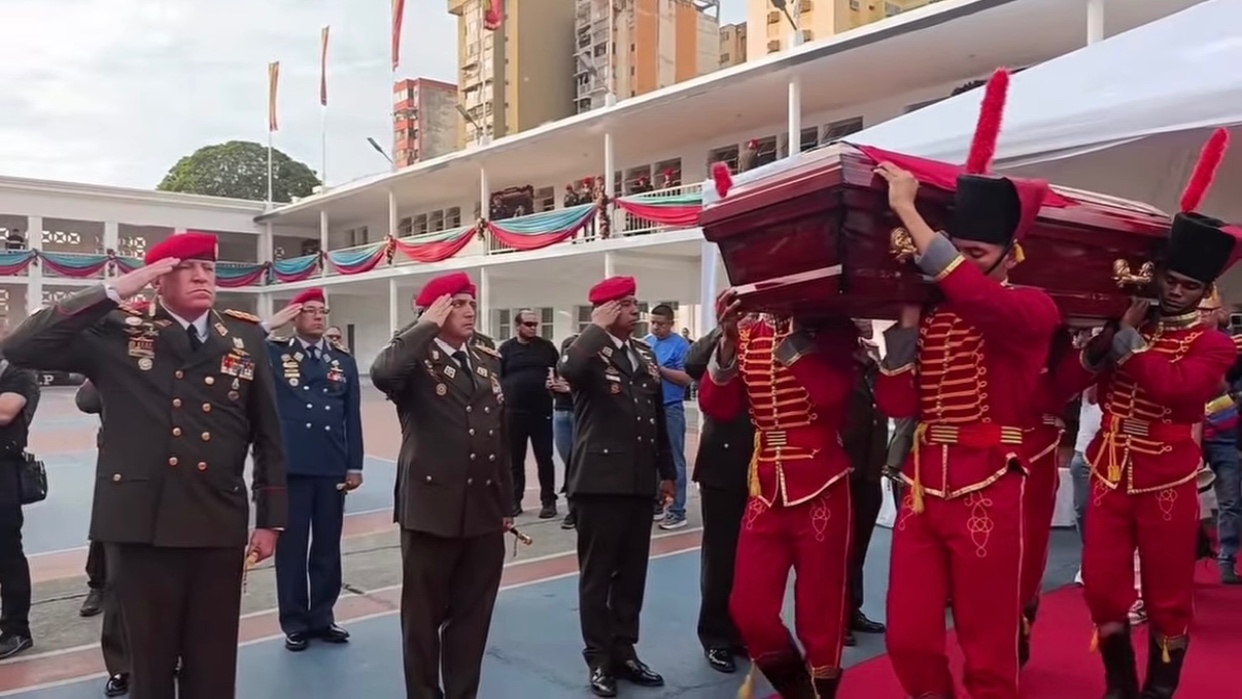 FANB rindió homenaje en funeral a 24 soldados muertos en ataque de EEUU | Contrapunto.com