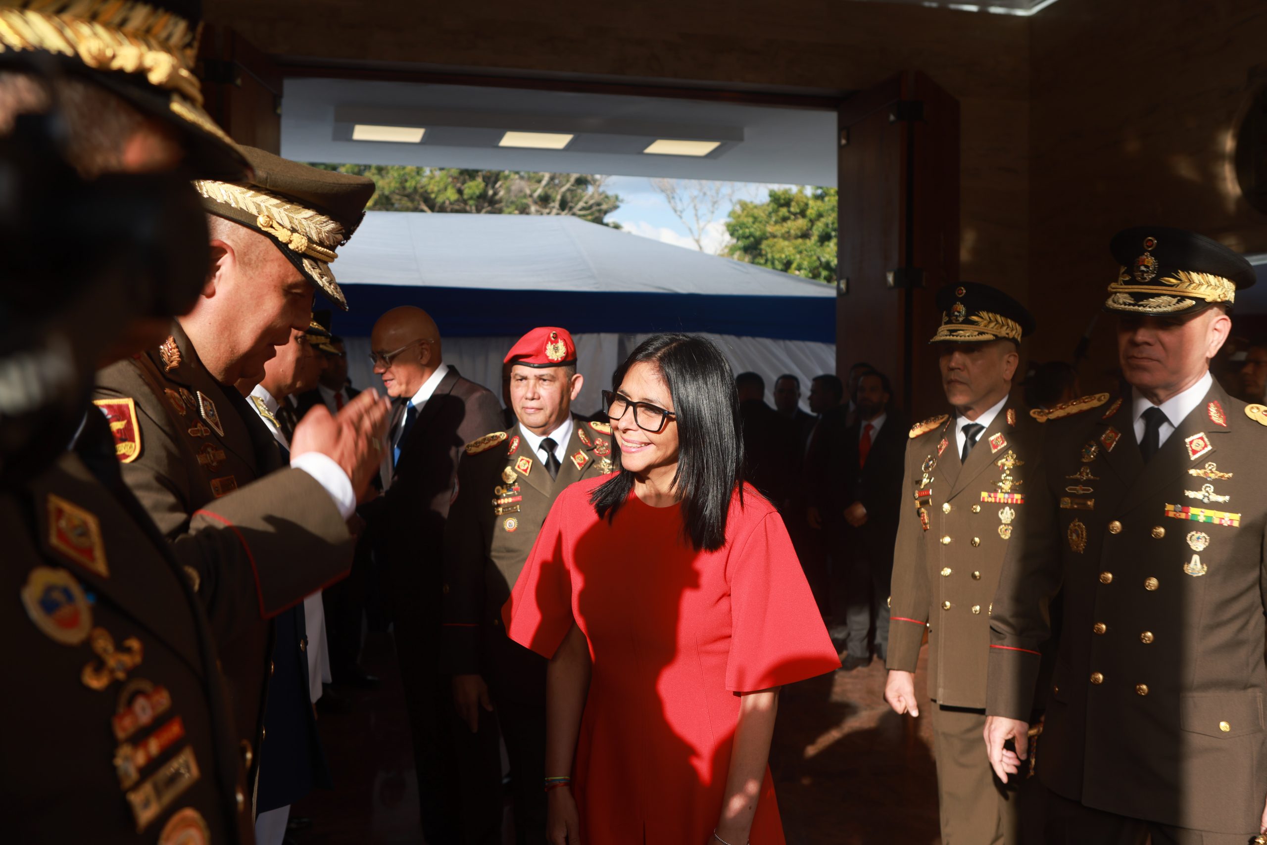 Delcy Rodríguez con militares 28012026
