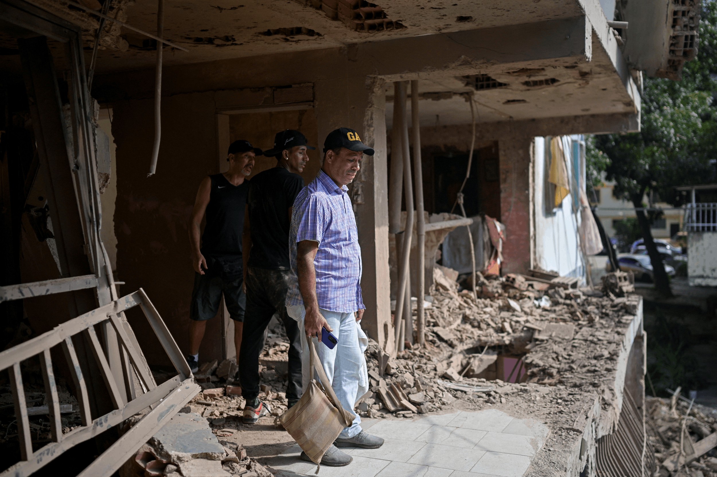 Los bombardeos de EEUU a Venezuela dañó estructuras civiles y mató a varias personas no militares