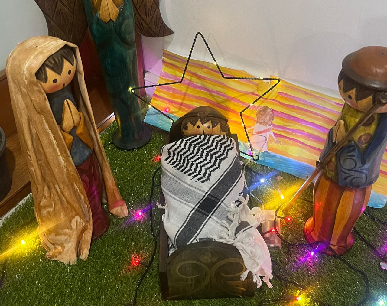 Niño Jesús envuelto en una kufiya