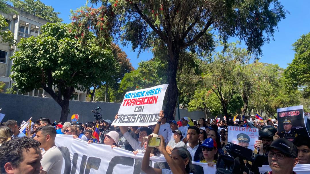 Marcha del día de la juventos 2026 UCV, transición, carteles, libertad