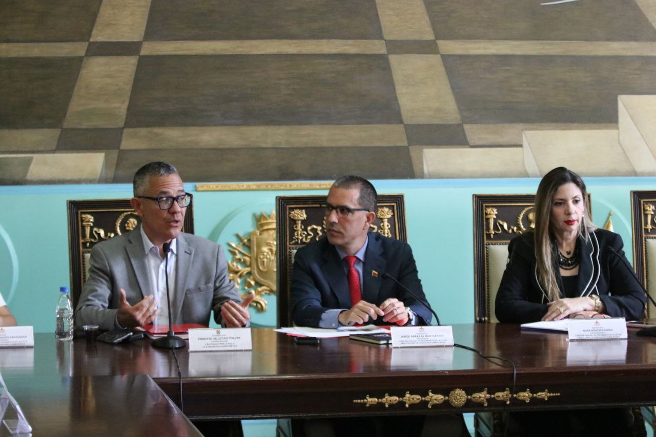 photo_4969791385481451326_y