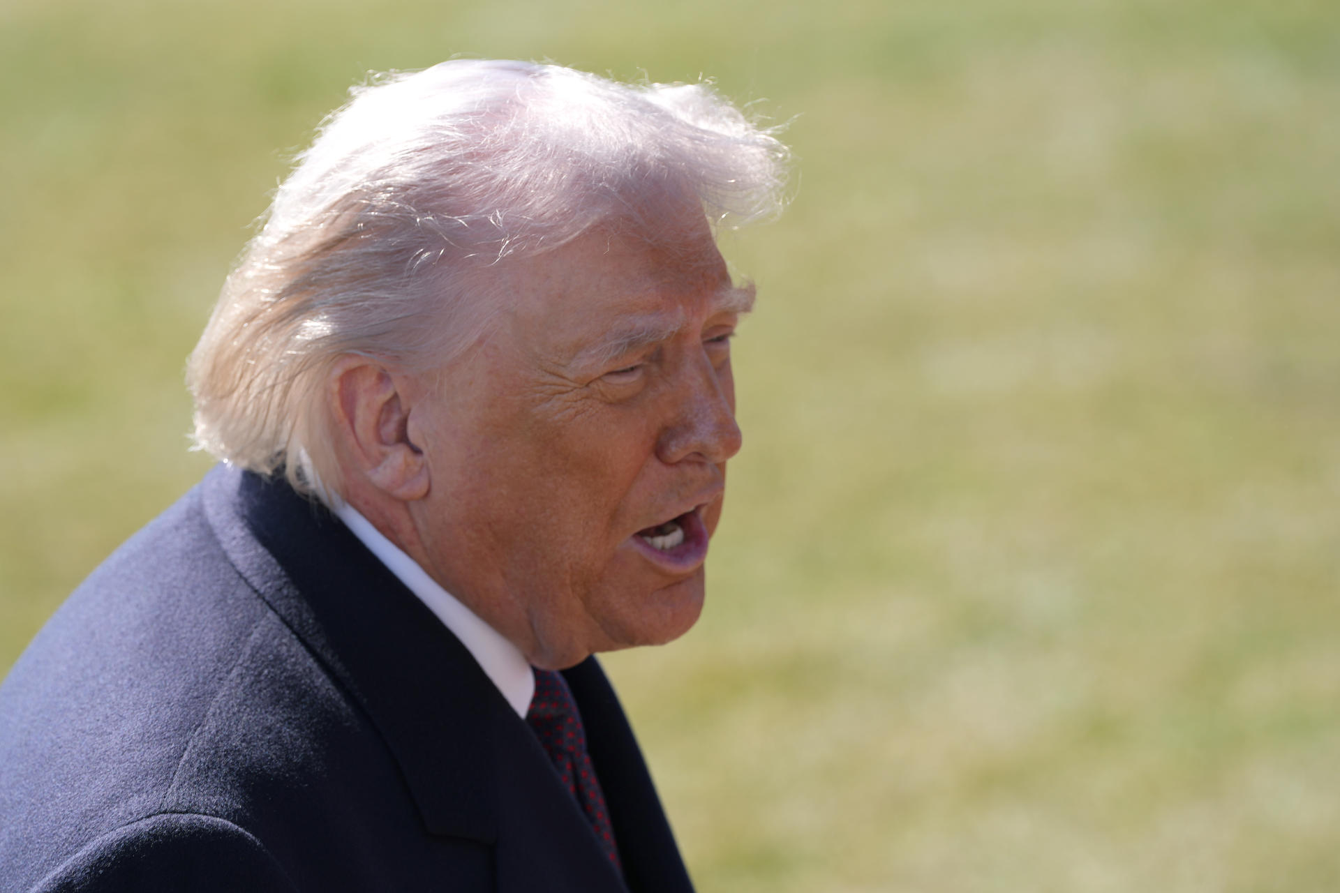 Trump dice que Washington tal vez opte por "una toma de control amistosa de Cuba"