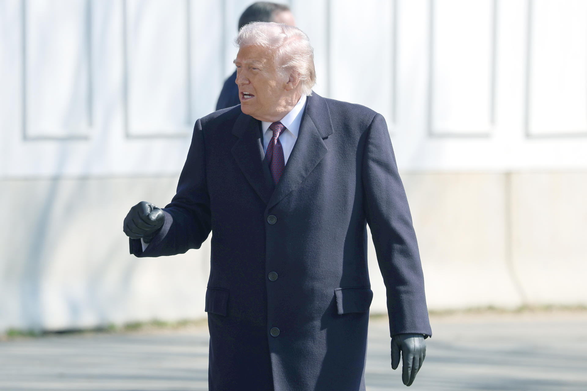 Trump dice que aún no ha decidido nada sobre Irán aunque no le gusta como está negociando