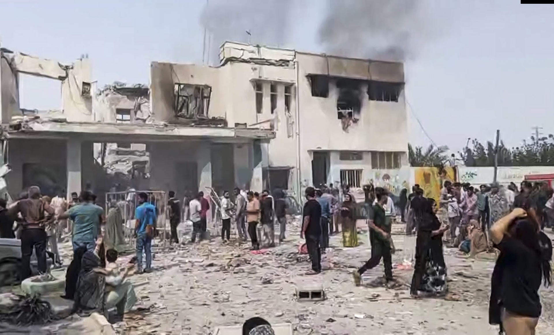 Sube a 24 la cifra de niñas muertas en un ataque israelí contra una escuela en sur de Irán