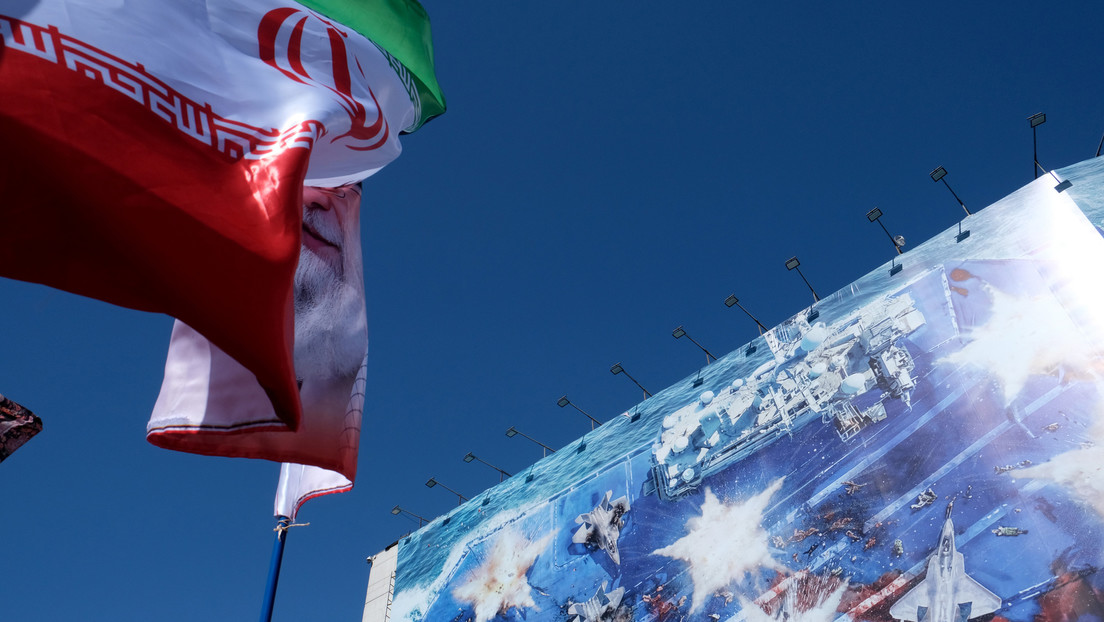 Imagen referencial de la bandera de Irán izada