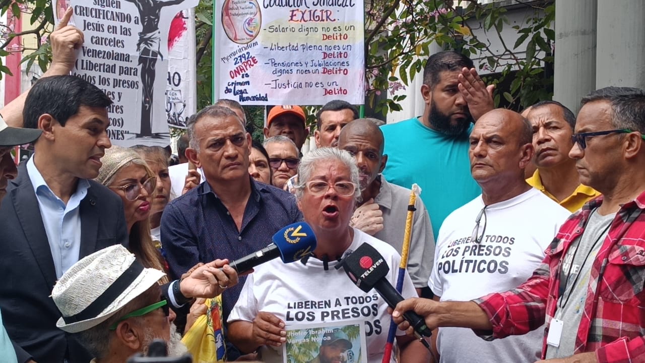 Protesta en las inmediaciones del Palacio de Justicia