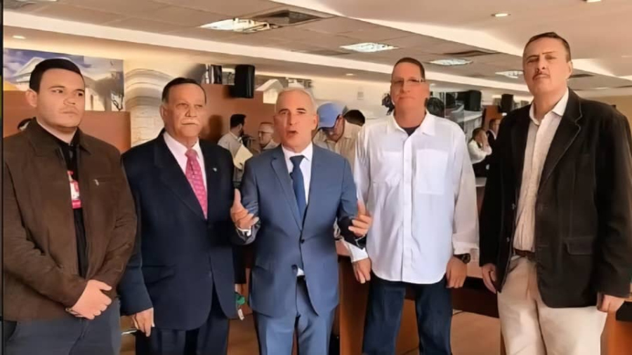 freddy-bernal-acompanado-de-equipo-multidisciplinario-en-la-an-60708