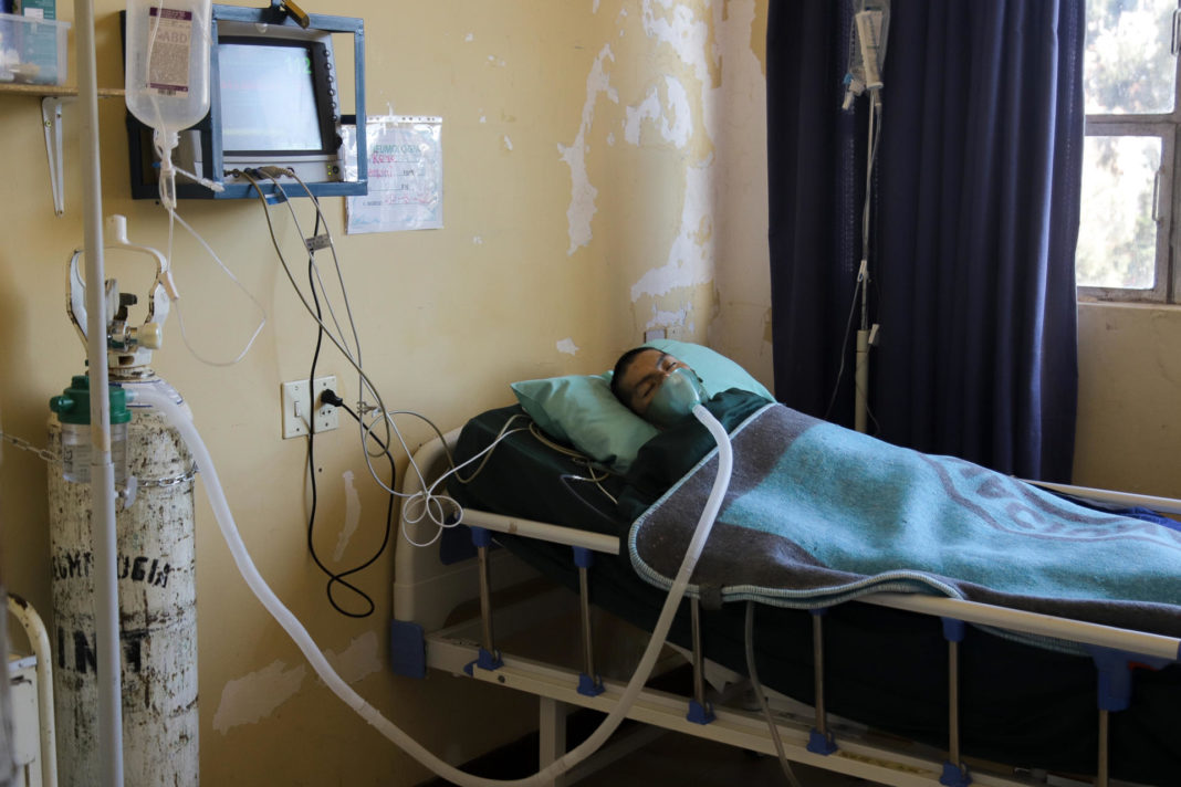 Los hospitales bolivianos racionan oxígeno medicinal y alimentos por impacto de bloqueos