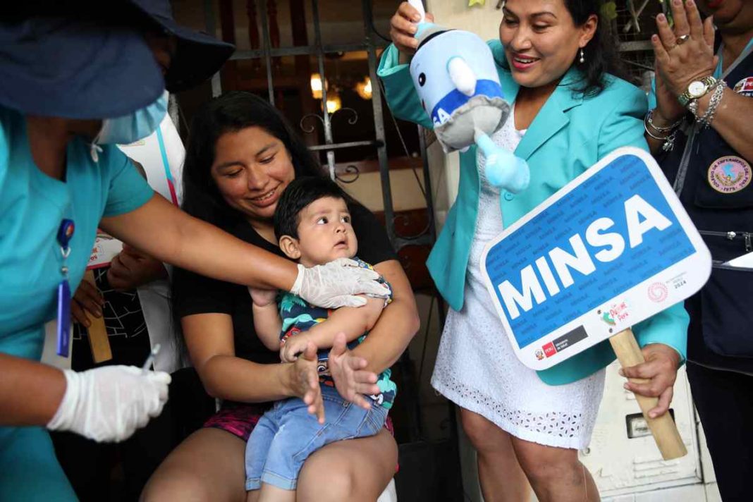 Perú intensifica la campaña de vacunación contra el sarampión ante casos en el sur de Lima