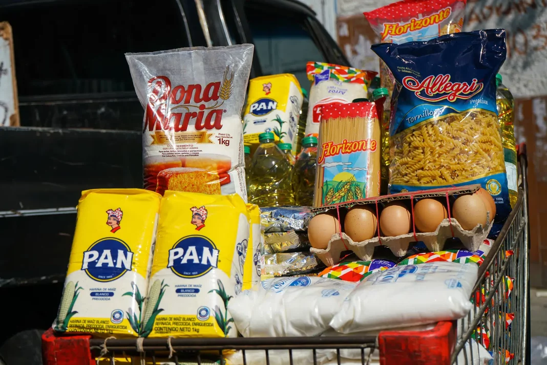 Productos-basicos-en-mercados-de-Caracas.-Foto-Adrian-Salazar.jpg