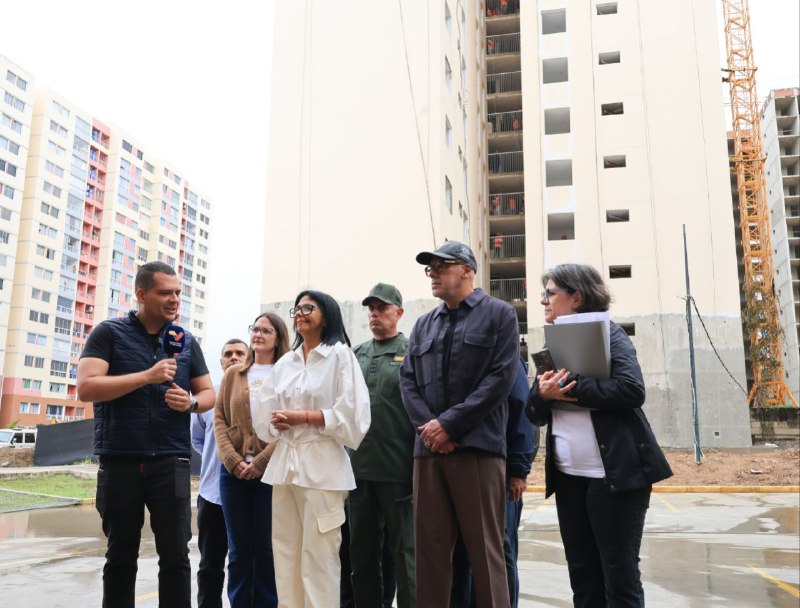 Entrega de apartamentos en Fuerte Tieuna Delcy Rodríguez