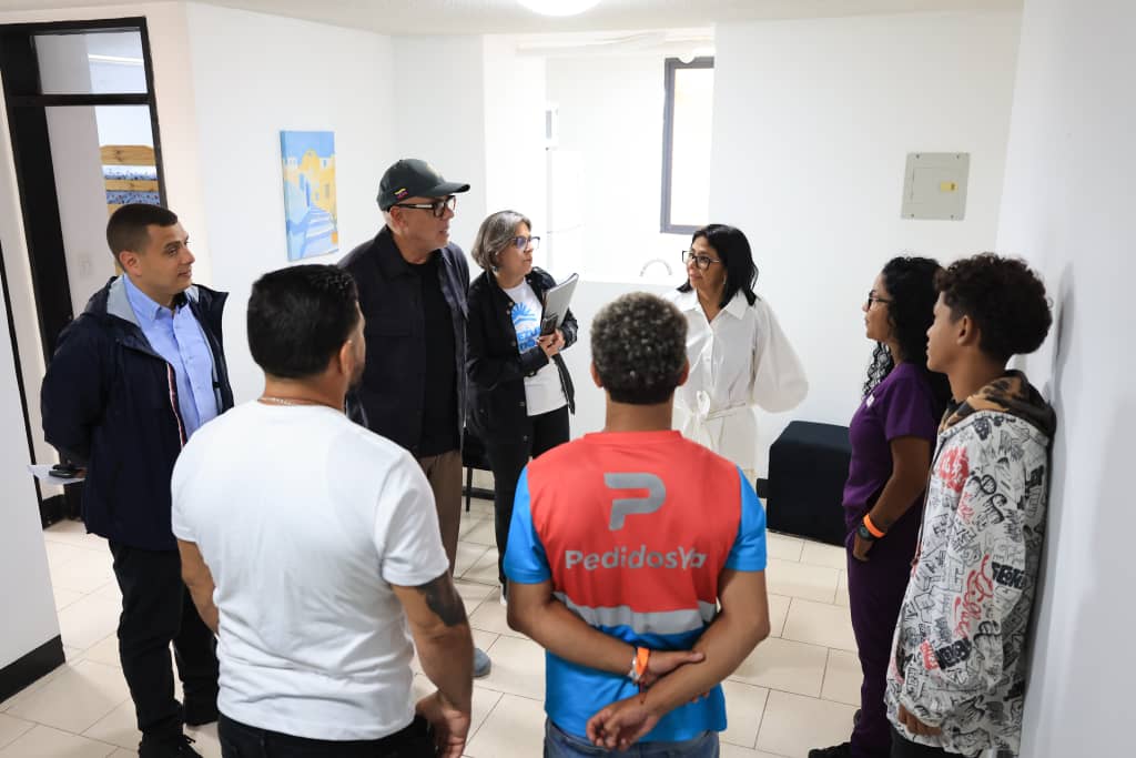 Delcy Rodríguez entrega apartamentos en Fuerte Tiuna