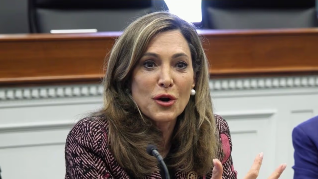 María Elvira Salazar