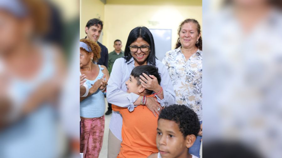delcy-rodriguez-visita-a-familias-en-campamentos-transitorios-nunca-los-dejaremos-solos-65780
