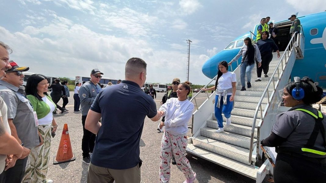 Vuelo de Vuelta a la Patria aterriza en Barcelona, Anzoátegui