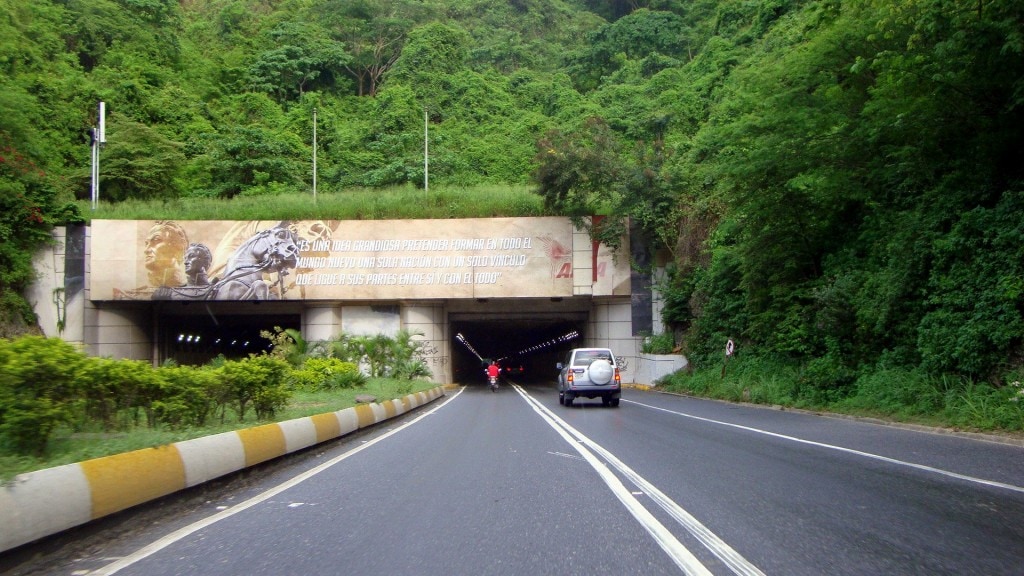 2-TUNELES-DE-LA-AUTOPISTA