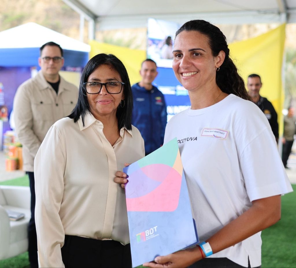 BDT entrega financiamientos a comerciantes afectados en La Guaira tras doble terremoto
