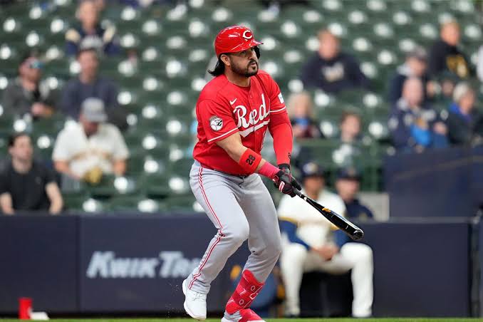 Eugenio Suárez con el uniforme de Rojos de Cincinnati