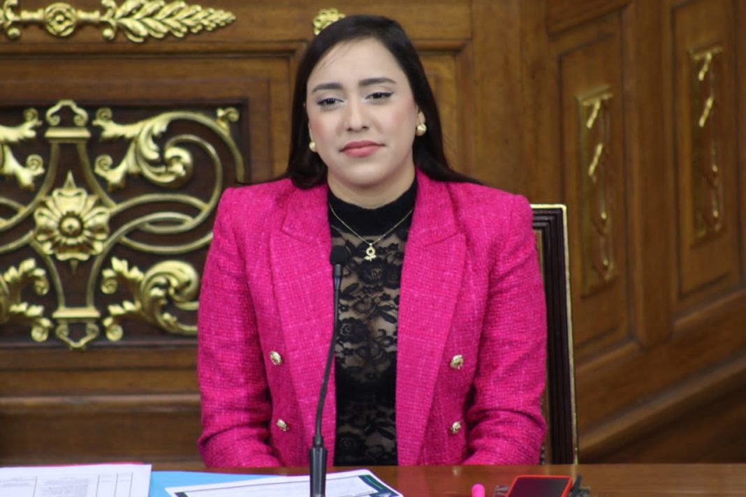 america-perez-exhorta-a-la-juventud-a-defender-el-territorio-esequibo-20231103162617