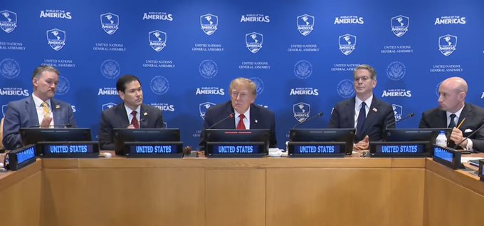 escudo de las américas Trump