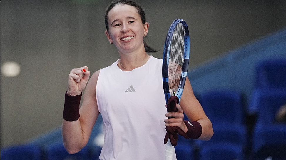 Nikola Bartunkova celebra su victoria ante Aryna Sabalenka en el WTA 1000 de Beijing, China Open 2026 FOTO Fred Lee Getty Images
