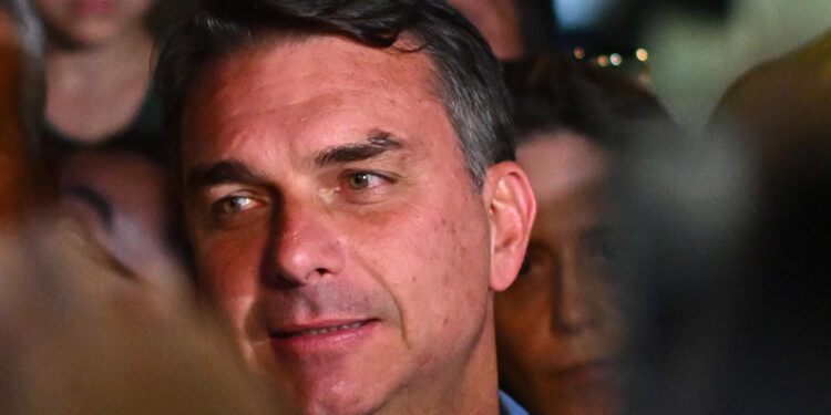 Flavio-Bolsonaro-2-750x375