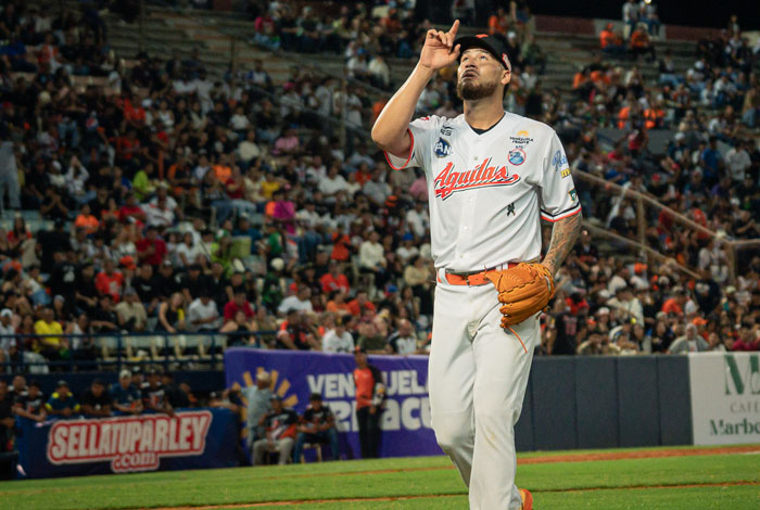 El abridor José Dávila no tuvo decisión, pero logró sortear 2 2 innings en blanco